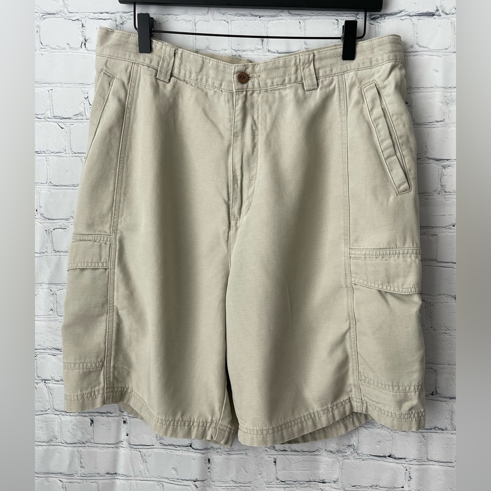 Tommy Bahama size 36 light tan